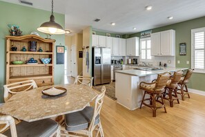 Apartment (3 Bedrooms) | Interior - Florida Abode - Private Beach Access & Ocean Views (Panacea)
