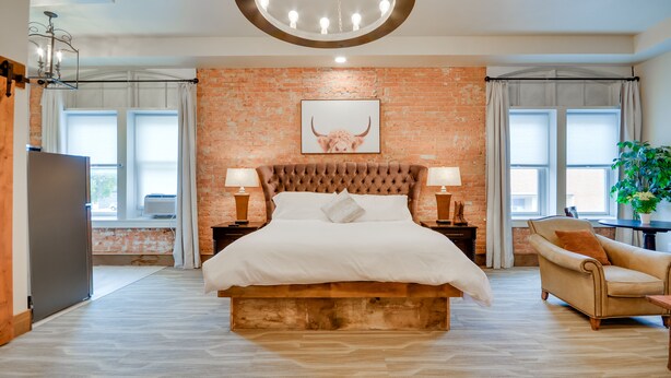 Room - Dtwn Studio in Miles City: Shopping, Dining & More (Miles City)