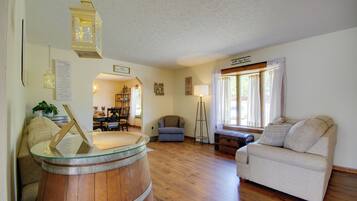 House (5 Bedrooms) | Interior