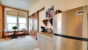 Unclassified image, 3 of 25, button - Centrally Located Studio in Downtown Miles City! (Miles City)