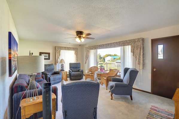 Interior - Deck & Yard: Pet-friendly Mcclusky Home! (McClusky)