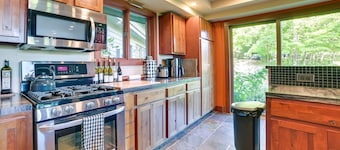 Spacious Villa Retreat: 4 Mi to Lake Charlevoix!