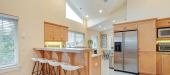 Cozy Waldport Vacation Rental: Steps From the Bay!