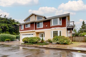 Exterior - Cozy Waldport Vacation Rental: Steps From the Bay! (Waldport)