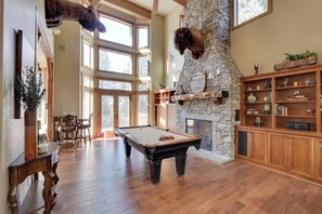 House (5 Bedrooms) | Interior