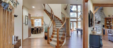 House (5 Bedrooms) | Interior