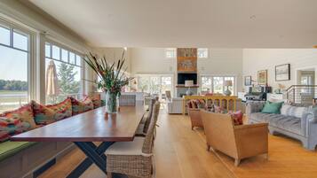 Villa (4 Bedrooms) | Interior