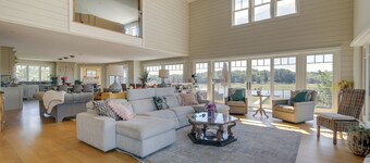 Luxe Scituate Vacation Rental w/ Private Hot Tub!