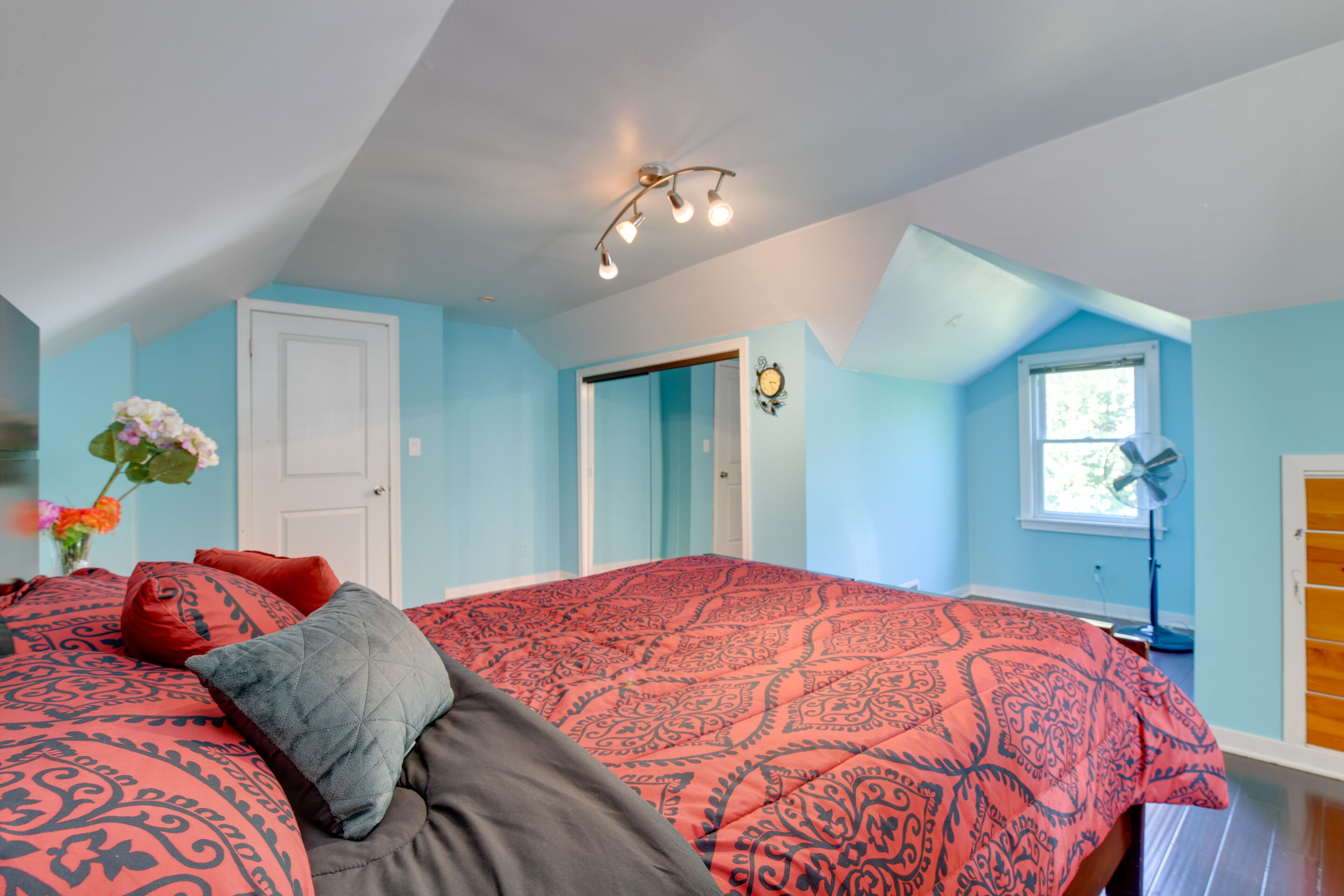 House (3 Bedrooms) | 3 bedrooms, bed sheets