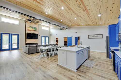 Riverfront 'caddo Shack' Home w/ Views & Fire Pit