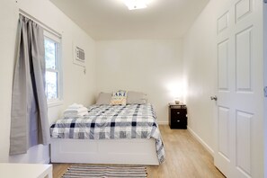 House (1 Bedroom) | Interior - Quiet Lakefront Clearlake Vacation Rental! (Clearlake)