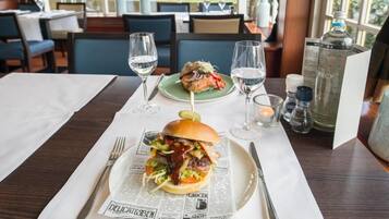 تناول الطعام