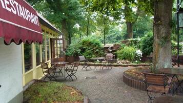 تناول الطعام بالخارج