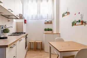 Fridge, microwave, oven, stovetop - The Houses of Martha (Roma)