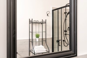 Shower, bidet - The Houses of Martha (Roma)