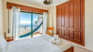 2 chambres, fer et planche Ă repasser, Wi-Fi gratuit, draps fournis
