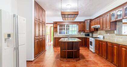 Modern Villa! CHEF/BBQ/Billiard/WIFI/VIP.T