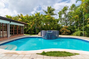 حمّام سباحة خارجي