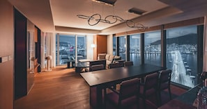 Premium bedding, down comforters, minibar, in-room safe