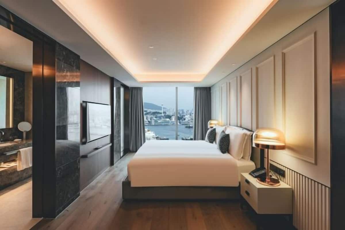 Premium bedding, down duvets, minibar, in-room safe