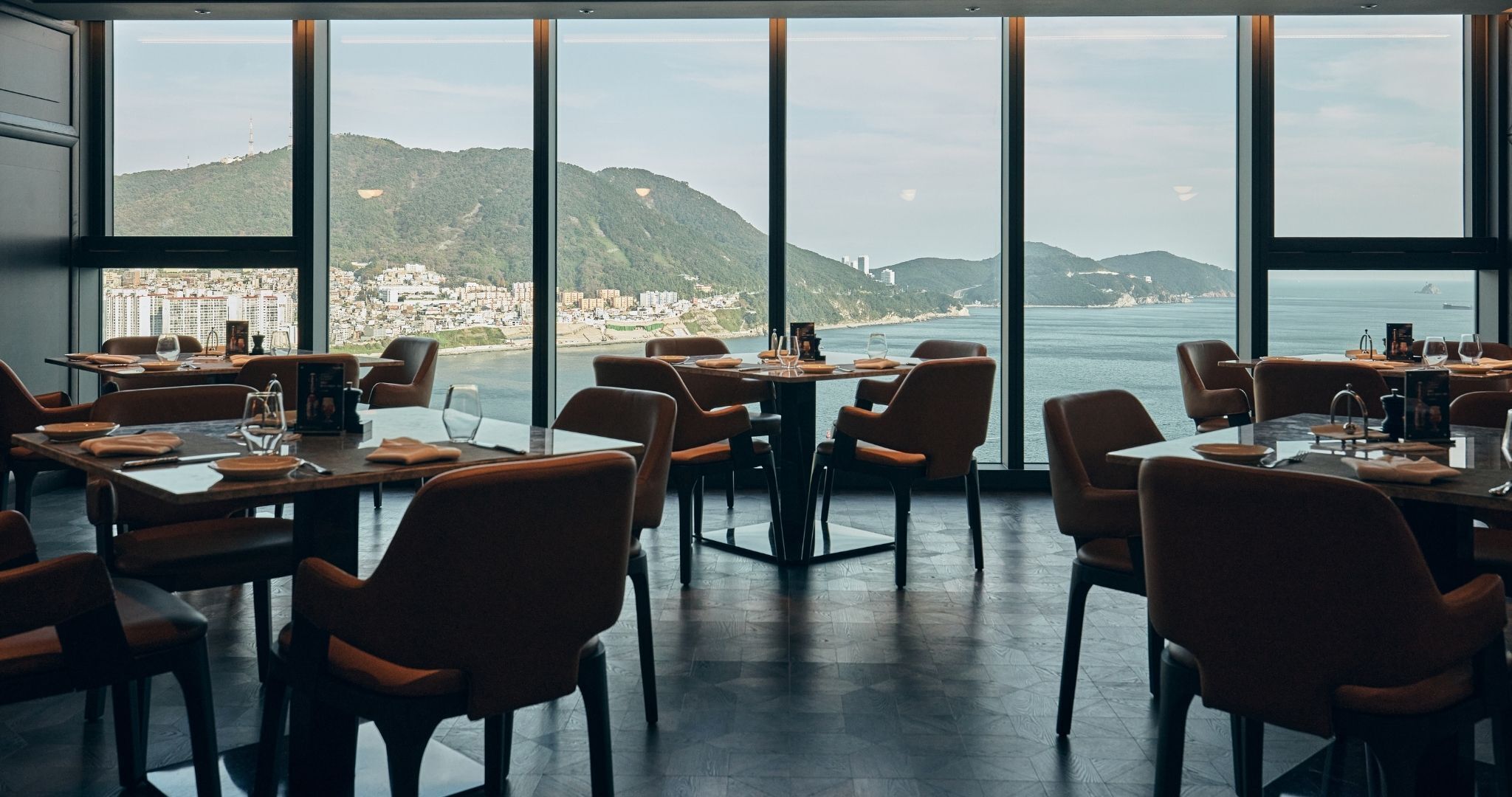 3 restaurantes; se sirven desayunos, almuerzos, cenas y brunches