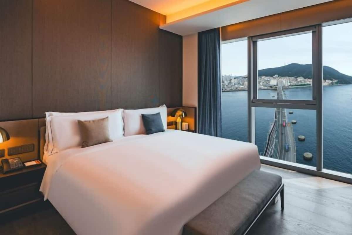 Premium bedding, down duvets, minibar, in-room safe