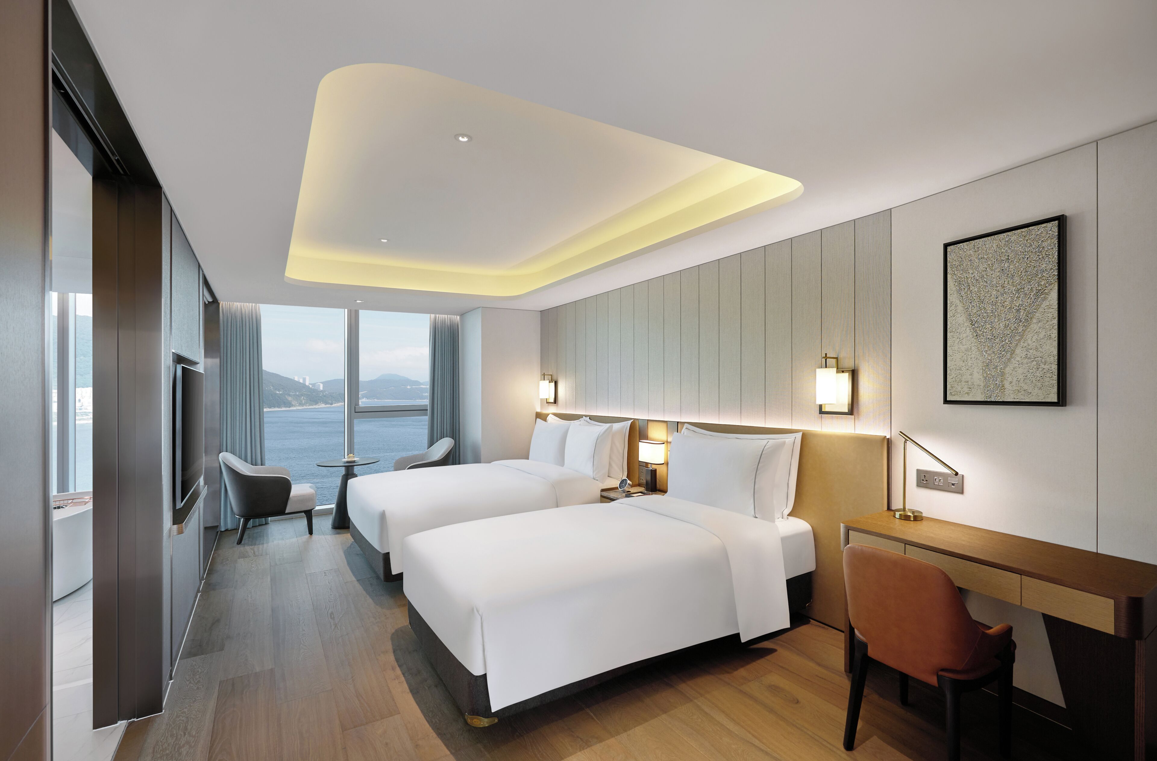 Luxe beddengoed, donzen dekbedden, een minibar, een kluis op de kamer