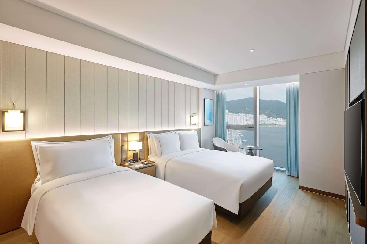 Chambre Premium, plusieurs lits, non-fumeurs | Literie de qualité supérieure, couette en duvet d'oie, minibar