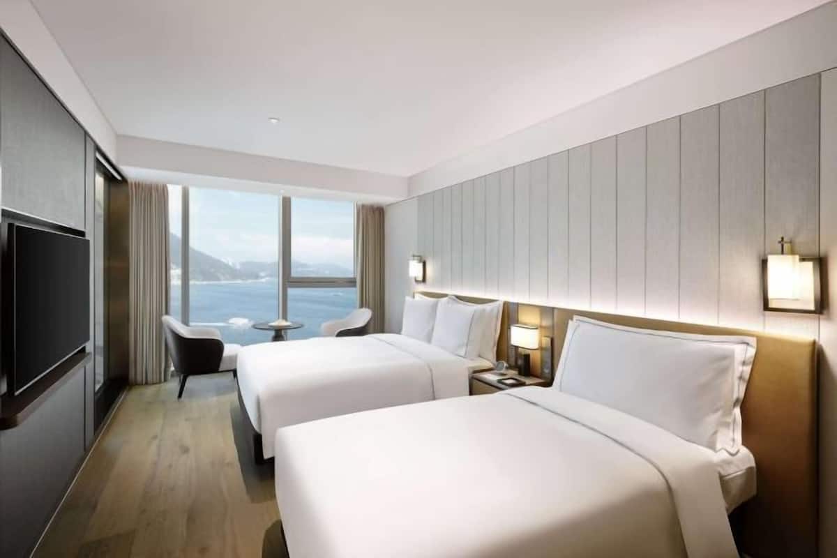 Premium bedding, down duvets, minibar, in-room safe