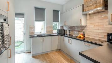 Cookware/dishes/utensils