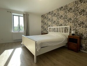 5 bedrooms, iron/ironing board, travel crib, free WiFi