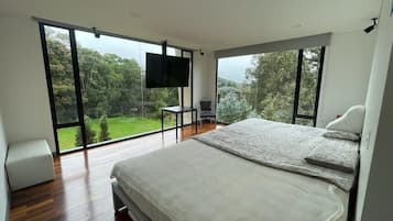 5 bedrooms, WiFi, bed sheets