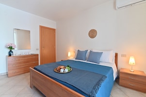 Basic Apartment | 2 bedrooms, blackout drapes, iron/ironing board, free WiFi