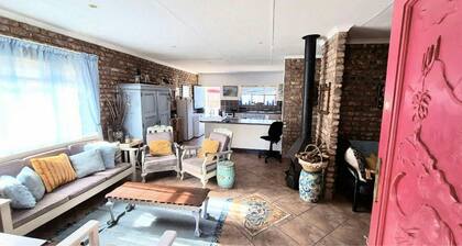 Boknesstrand Beachy Charm: Mermaids Cottage Near Shore & Shops.