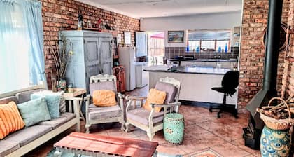 Boknesstrand Beachy Charm: Mermaids Cottage Near Shore & Shops.