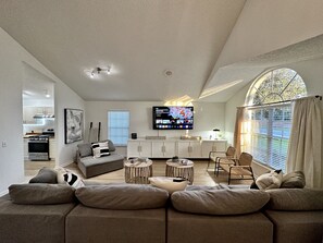 TV - LakeHouse villa in Orlando, Pool, Hottub and Game Room! (Kissimmee)