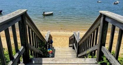 Buttermilk Bay view, 2 bd room, beach & large deck
