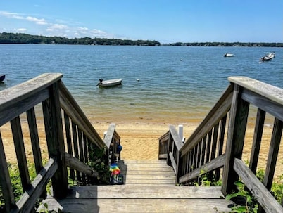 Buttermilk Bay view, 2 bd room, beach & large deck