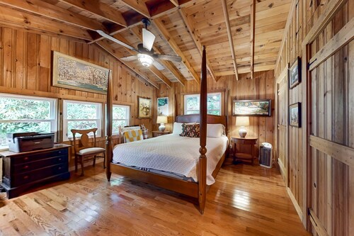 Dog-friendly cabin with fireplace, deck, mountain views, & W/D