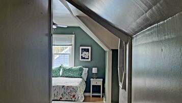 3 bedrooms, desk, travel crib, free WiFi