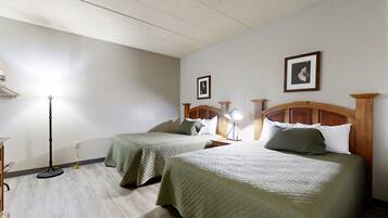 2 bedrooms, iron/ironing board, internet, bed sheets