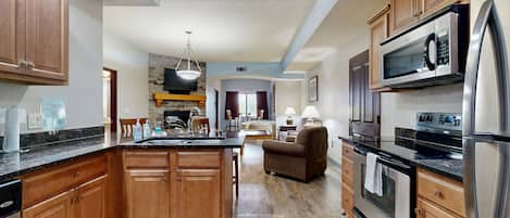 KĂŒhlschrank, Mikrowelle, Ofen, Herdplatte