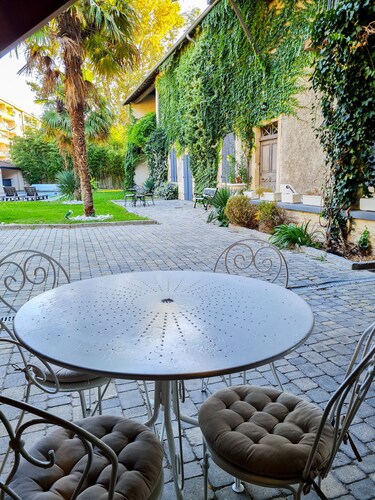 Studio indépendant avec accès direct au jardin dans maison de charme