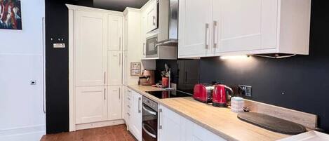 Appartement, plusieurs lits | Cuisine privée