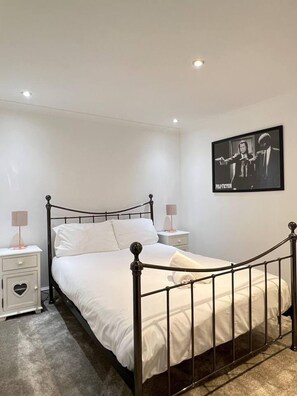 Apartamento, varias camas | 2 dormitorios, tabla de planchar con plancha, wifi gratis y ropa de cama