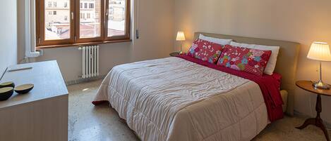 2 多间卧室、WiFi、床单