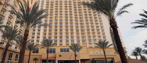 A hotel with a large pool area, palm trees, and a sign reading 'GOLDEN NUGGET.'