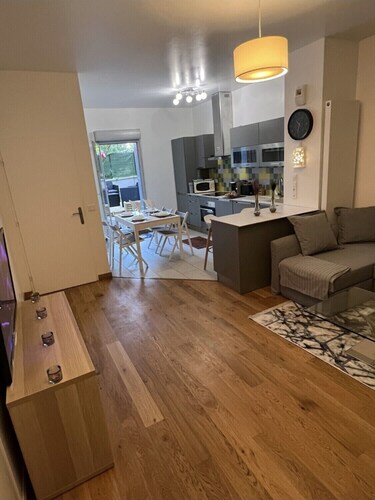 T2 jacuzzi 6 station tram stade de France et porte de paris