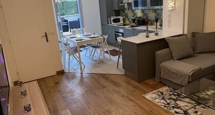 T2 jacuzzi 6 station tram stade de France et porte de paris