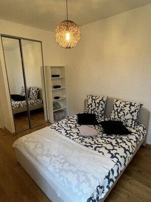 2 habitaciones, tabla de planchar con plancha y wifi gratis 
